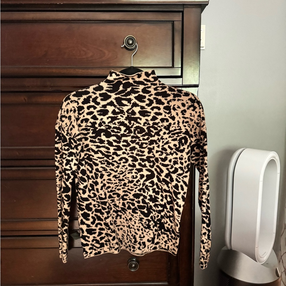 Tahari Brown and Cream Fitted Long Sleeve Blouse